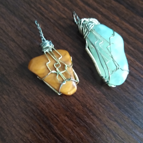 2 wire wrapped pendants - Picture 2 of 2